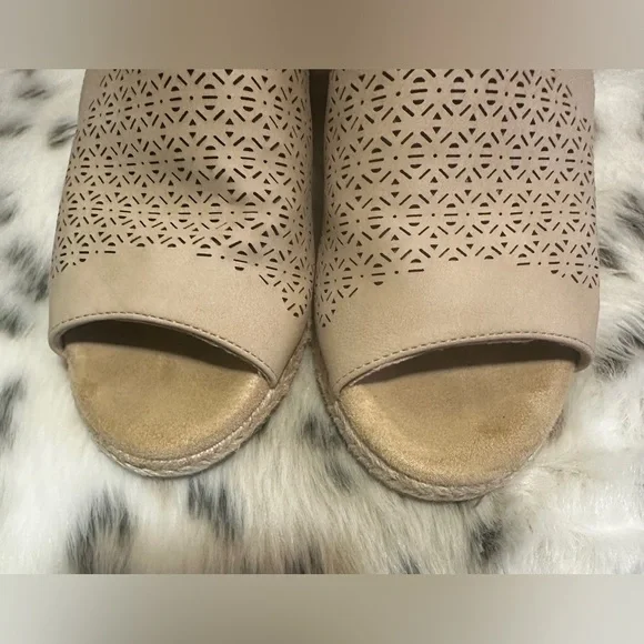 Easy Street Sandals with 2 inch heel - Picture 2 of 5